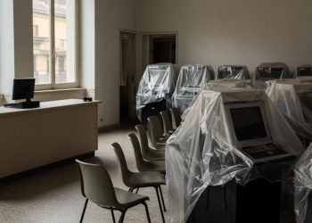 Sala slot machine e VLT coperte da teli di plastica, chiuse in attesa di smaltimento