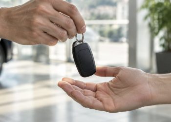 Fawcar debutta in Italia: cinque SUV tra Bestune a benzina e Joyee elettrici