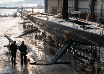 Ferrari Hypersail, la barca a vela volante prende forma nel cantiere tra Pisa e Livorno