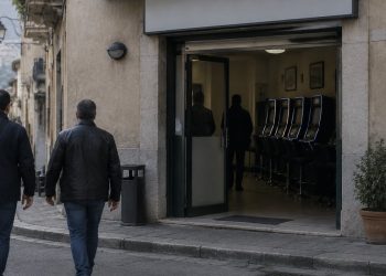 Skimming sulle slot a Cosenza, un funzionario ADM avrebbe avvisato la banda delle ispezioni